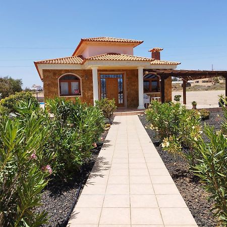 Villa Casa Del Sol 3 Bedroom Villa With Private Solar Covered 12M X 6M Pool Minimum Stay 7 Nights Chromecast And Wifi Throughout The Property Triquivijate Luaran gambar