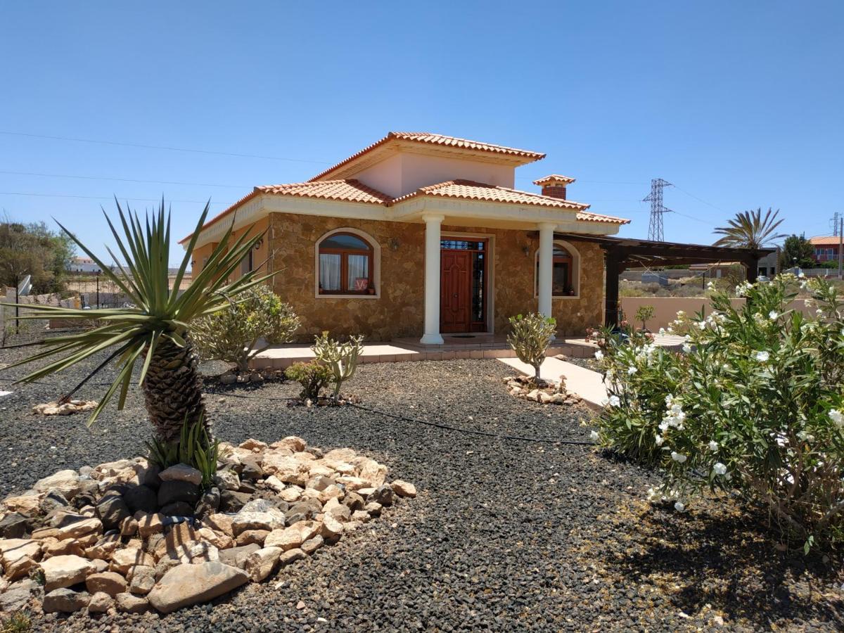 Villa Casa Del Sol 3 Bedroom Villa With Private Solar Covered 12M X 6M Pool Minimum Stay 7 Nights Chromecast And Wifi Throughout The Property Triquivijate Luaran gambar