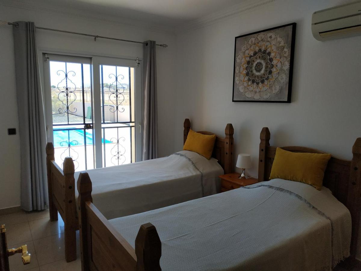 Villa Casa Del Sol 3 Bedroom Villa With Private Solar Covered 12M X 6M Pool Minimum Stay 7 Nights Chromecast And Wifi Throughout The Property Triquivijate Luaran gambar