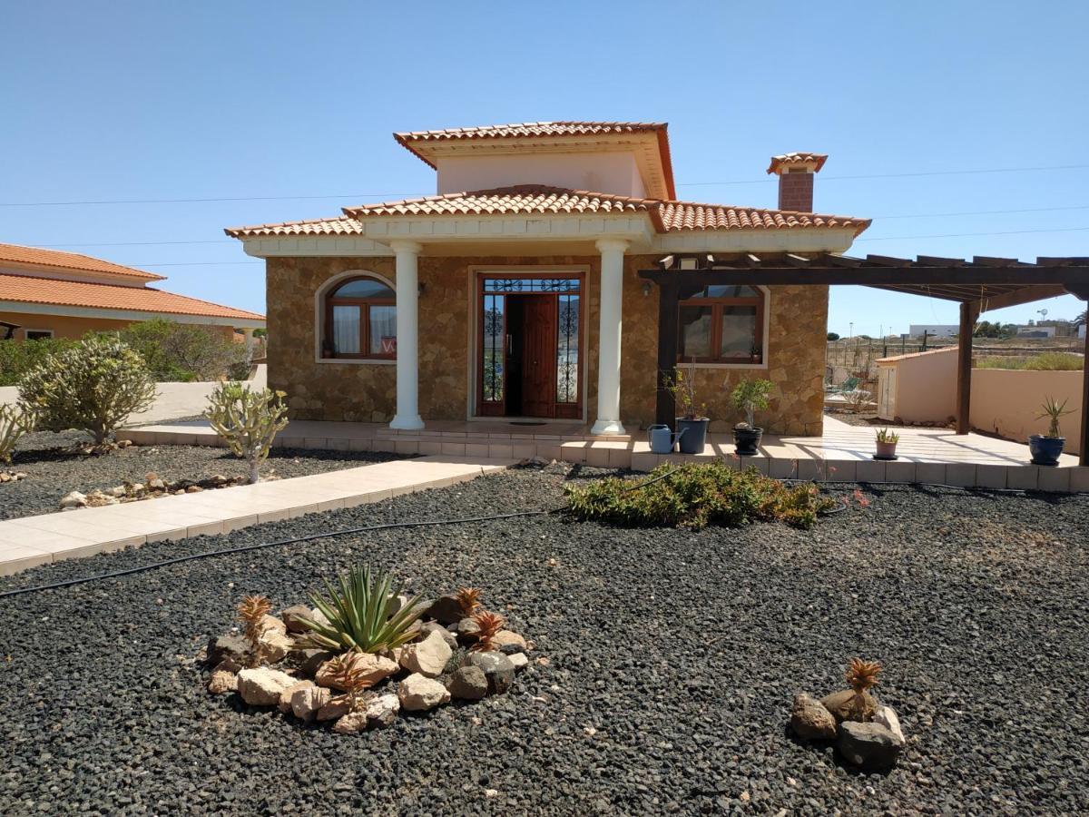 Villa Casa Del Sol 3 Bedroom Villa With Private Solar Covered 12M X 6M Pool Minimum Stay 7 Nights Chromecast And Wifi Throughout The Property Triquivijate Luaran gambar