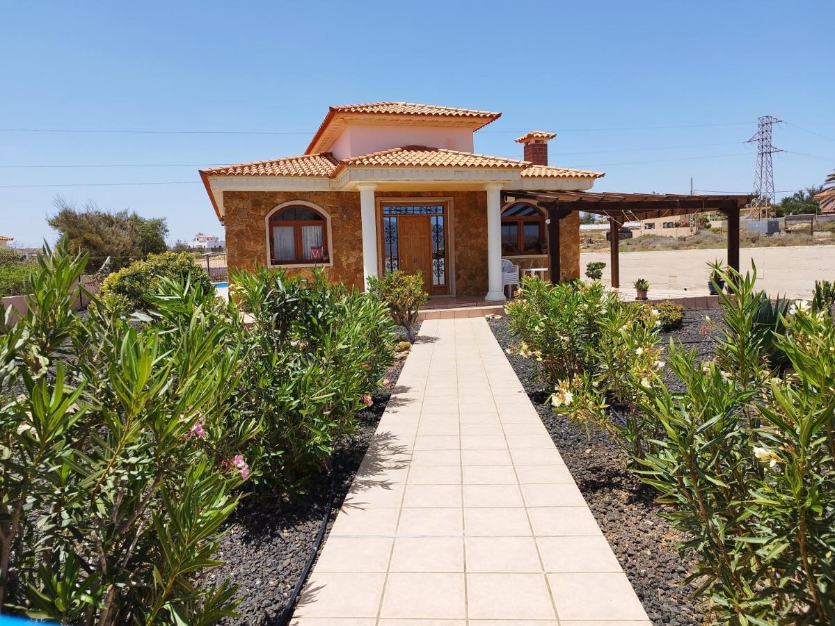 Villa Casa Del Sol 3 Bedroom Villa With Private Solar Covered 12M X 6M Pool Minimum Stay 7 Nights Chromecast And Wifi Throughout The Property Triquivijate Luaran gambar